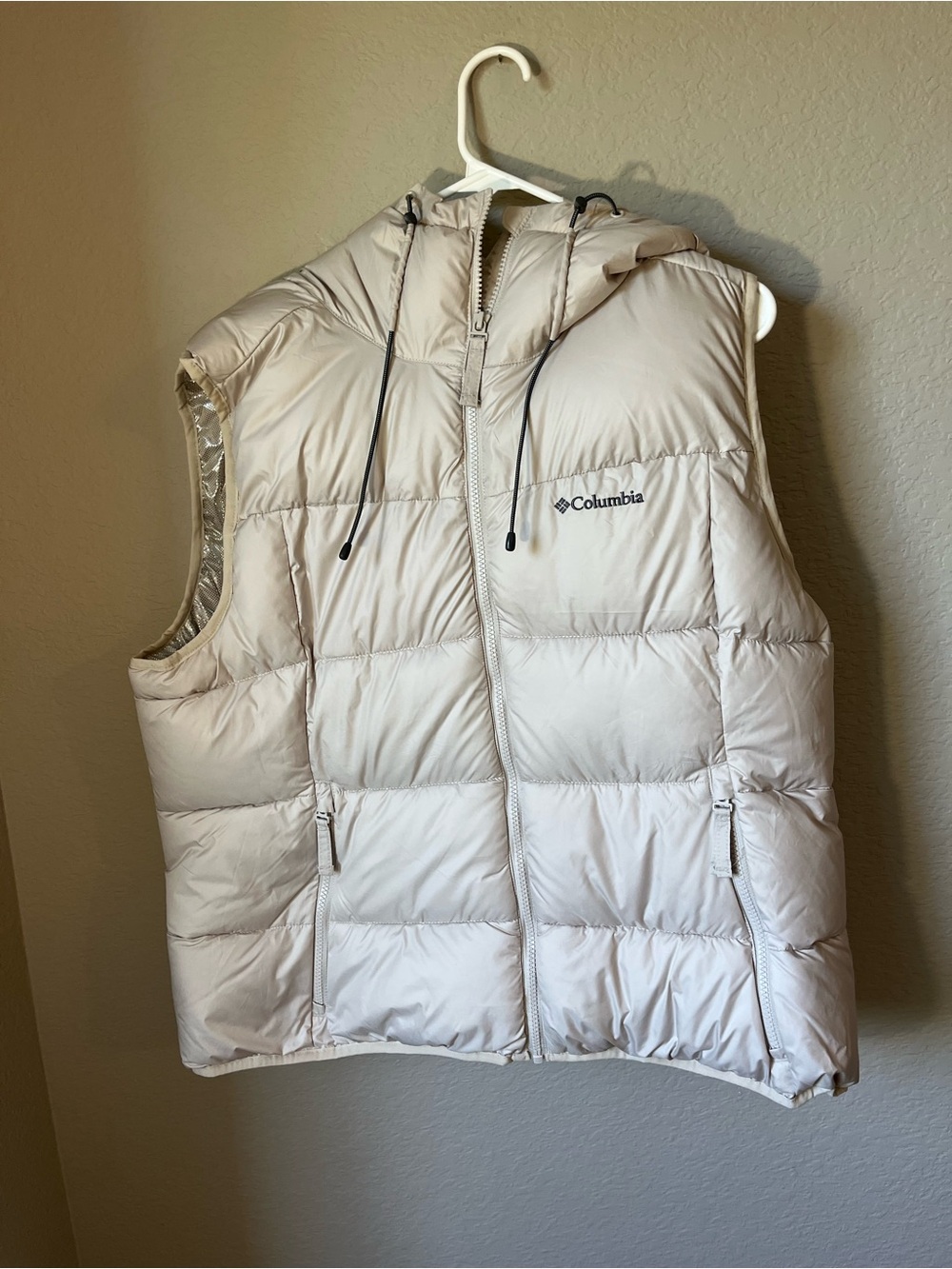 NWOT Columbia Pike Lake II Omni-Heat Hooded Puffer Vest Women’s XL Cream
